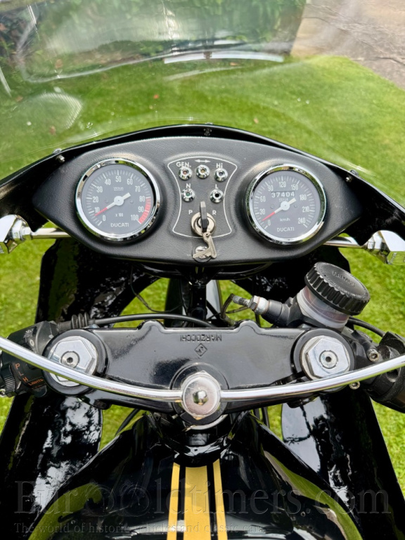 Ducati 900SS