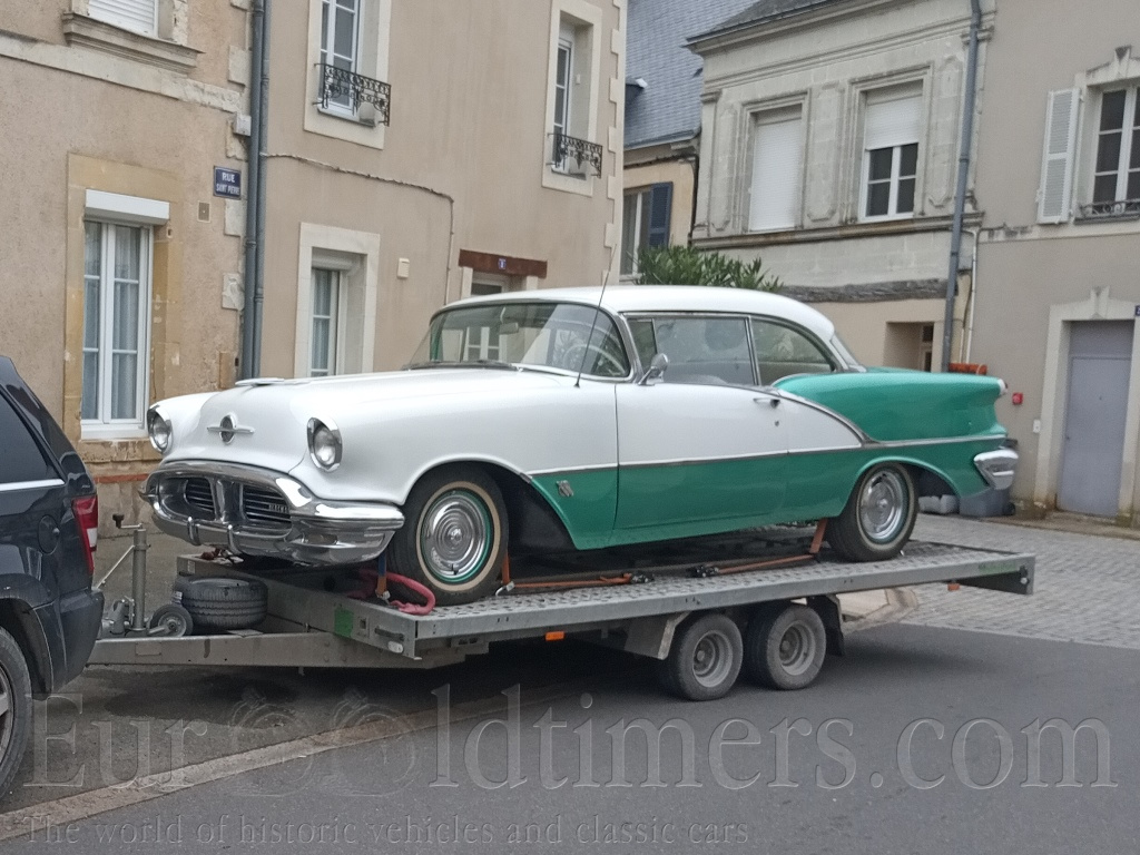 Oldsmobile Super “88“ Holiday Coupe