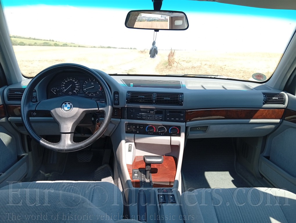 BMW e32 730i