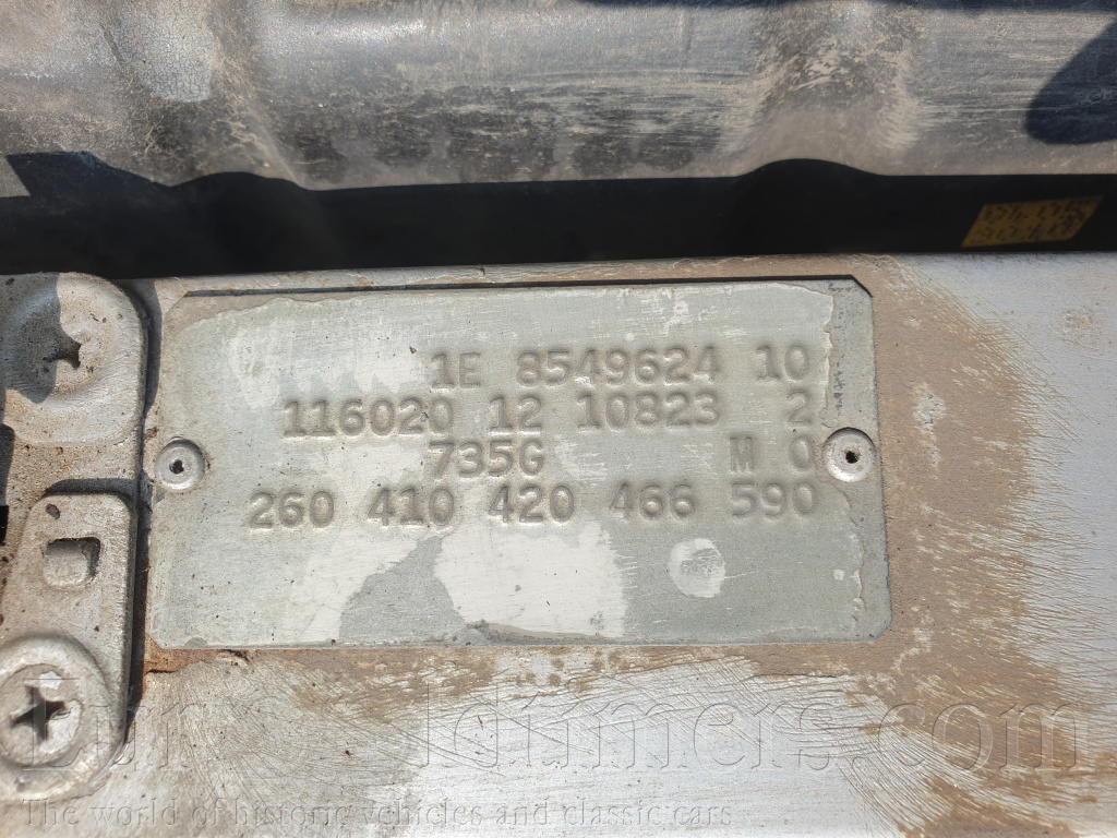 Mercedes-Benz 280SE W116 Stříbrná