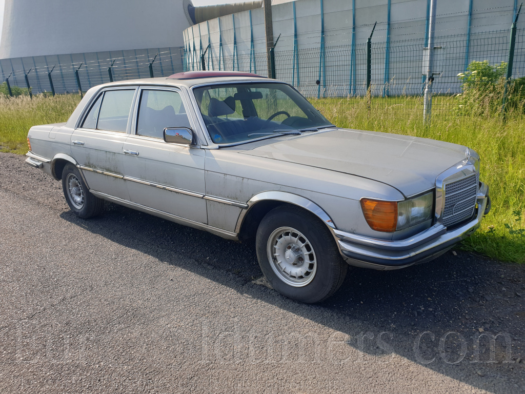 Mercedes-Benz 280SE W116 Stříbrná