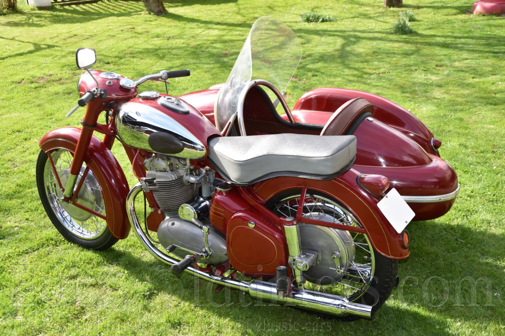 Jawa 500 OHC 02 se sidecarem Velorex