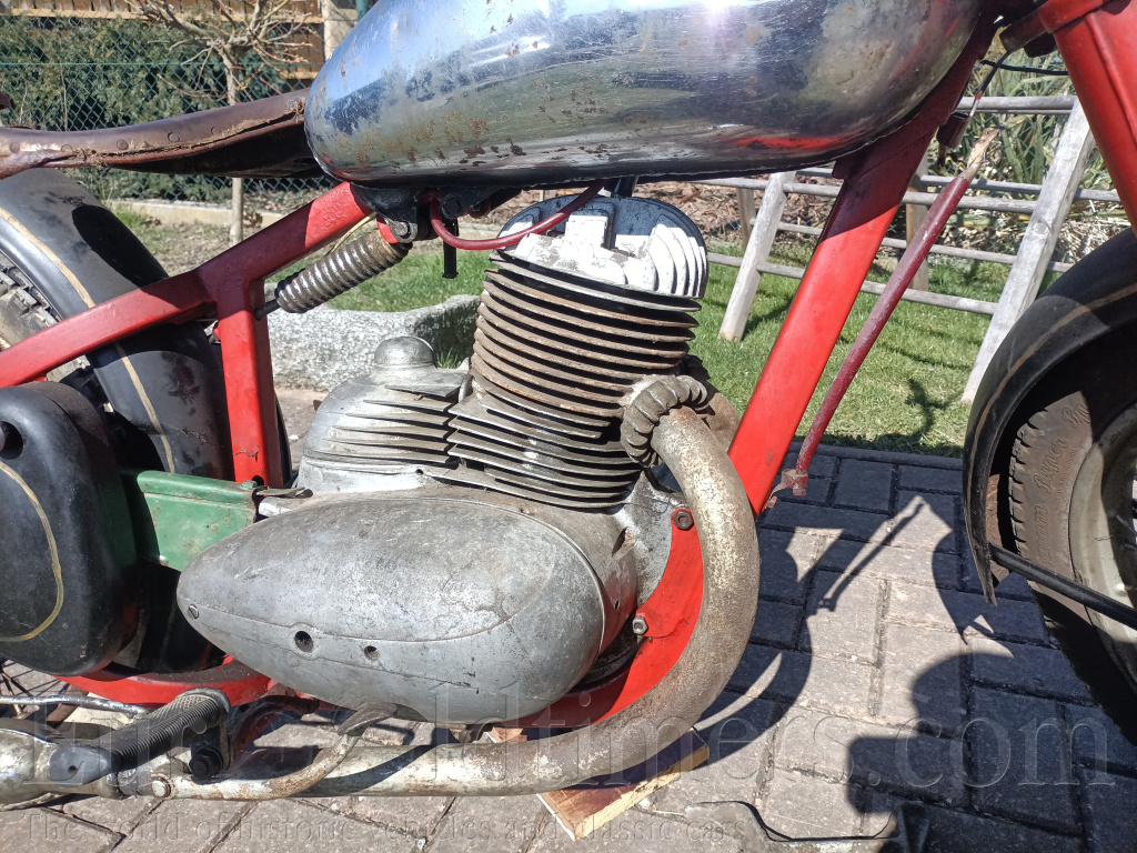 Jawa 250 Pérák 