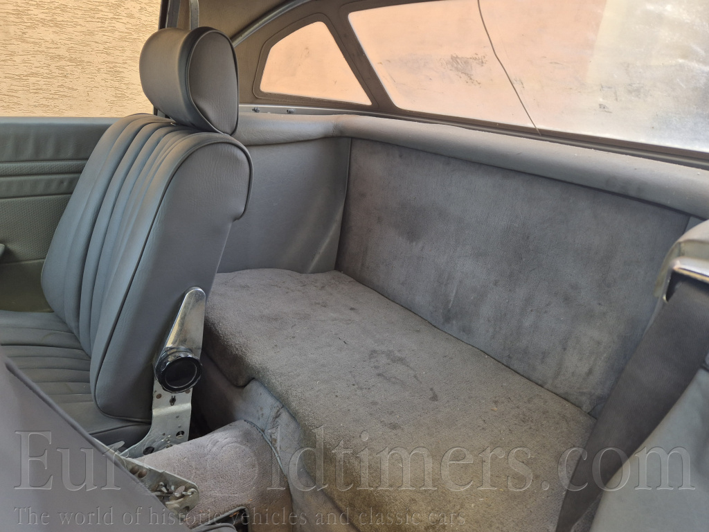 Mercedes Benz SL380 W107