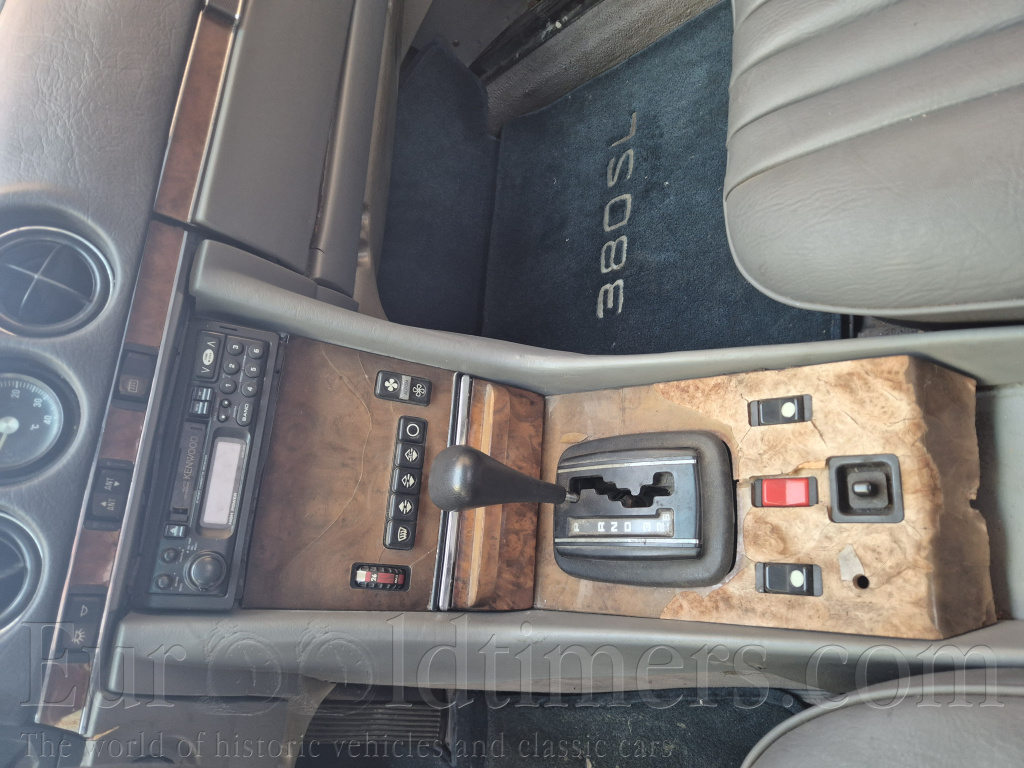 Mercedes Benz SL380 W107