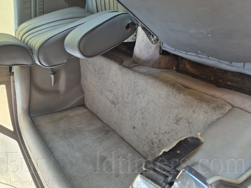 Mercedes Benz SL380 W107