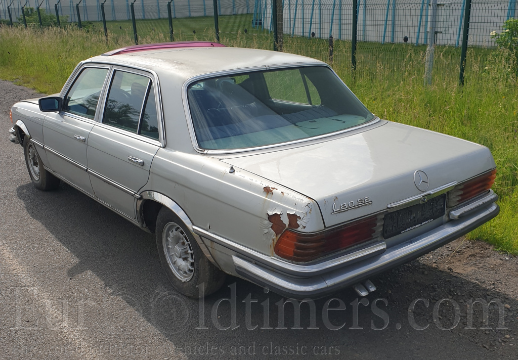 Mercedes-Benz 280SE W116 Stříbrná