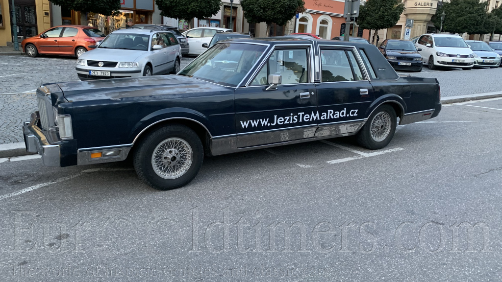 LINCOLN TOWN CAR V8 5L 