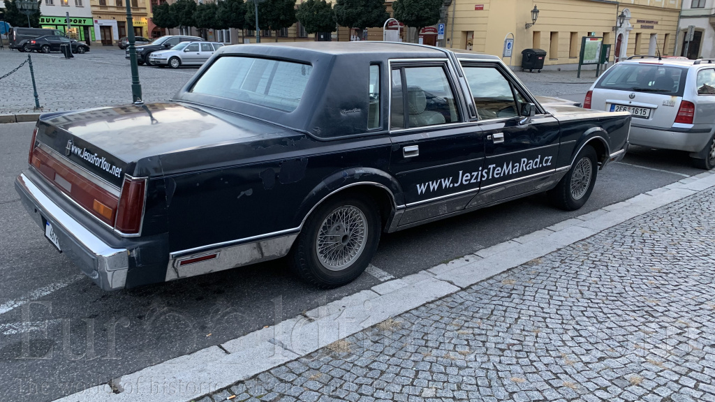 LINCOLN TOWN CAR V8 5L 