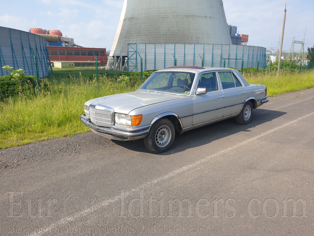 Mercedes-Benz 280SE W116 Stříbrná