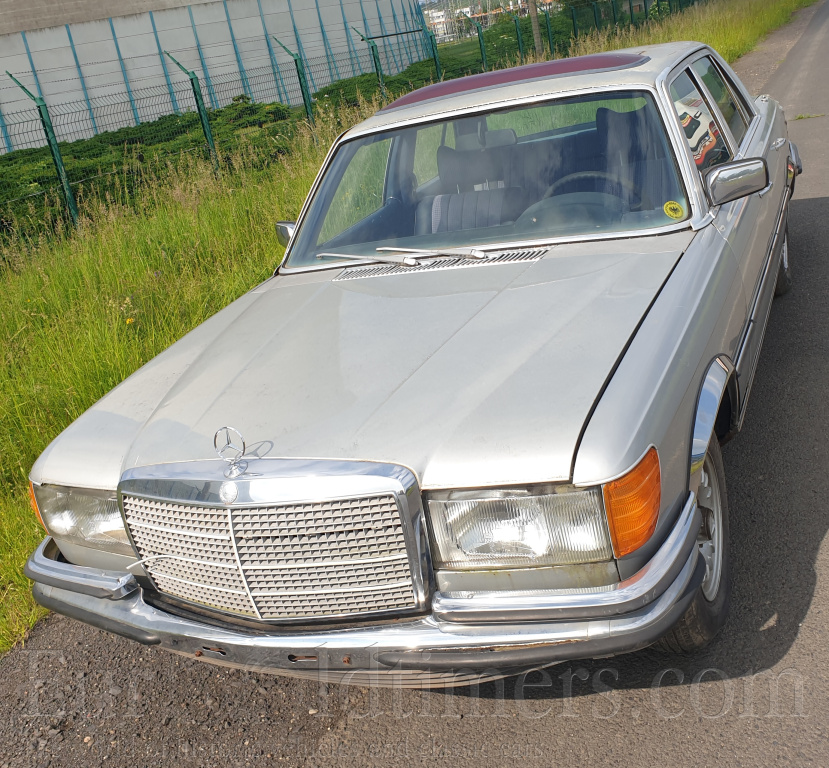 Mercedes-Benz 280SE W116 Stříbrná