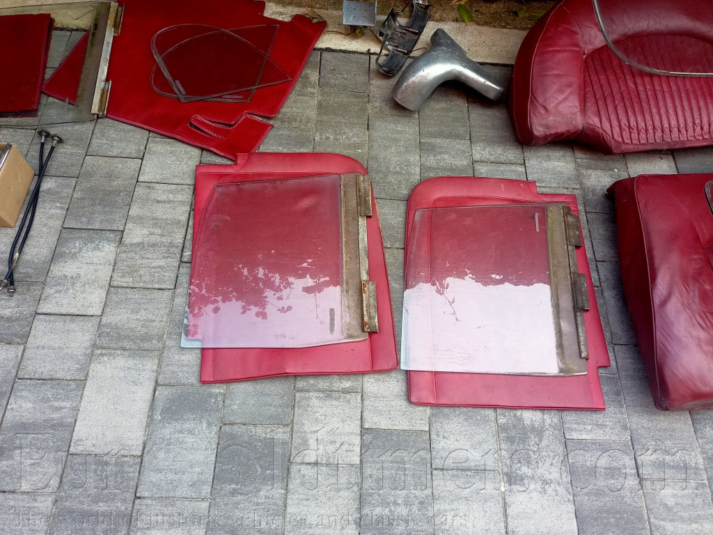 Přední, zadní a boční okna z Jaguaru S-t