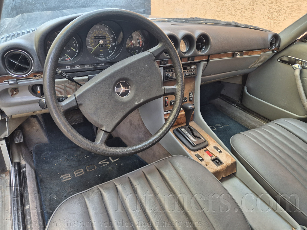Mercedes Benz SL380 W107