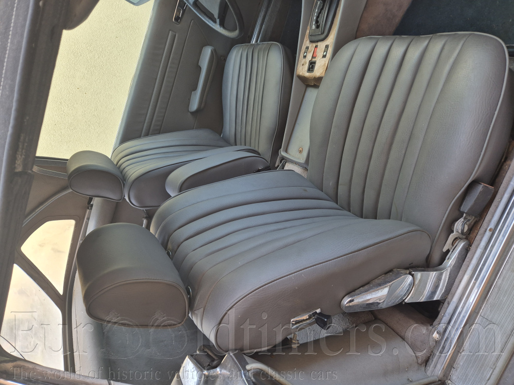 Mercedes Benz SL380 W107