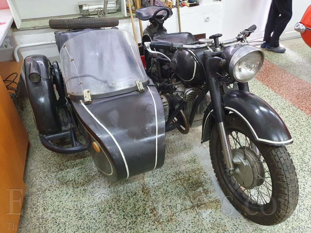 Dněpr K-750M se sajdou