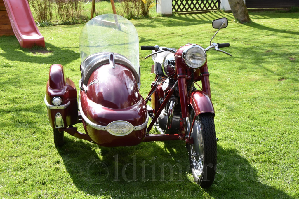 Jawa 500 OHC 02 se sidecarem Velorex