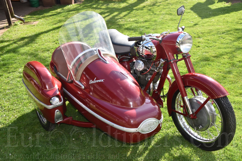 Jawa 500 OHC 02 se sidecarem Velorex