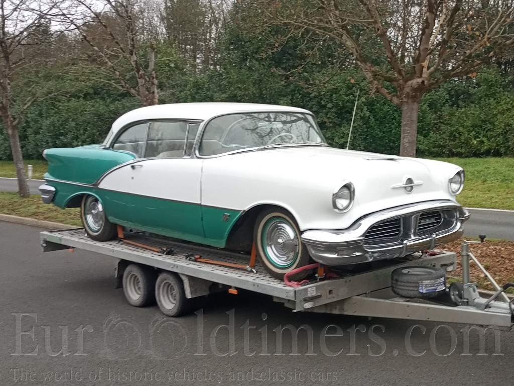 Oldsmobile Super “88“ Holiday Coupe