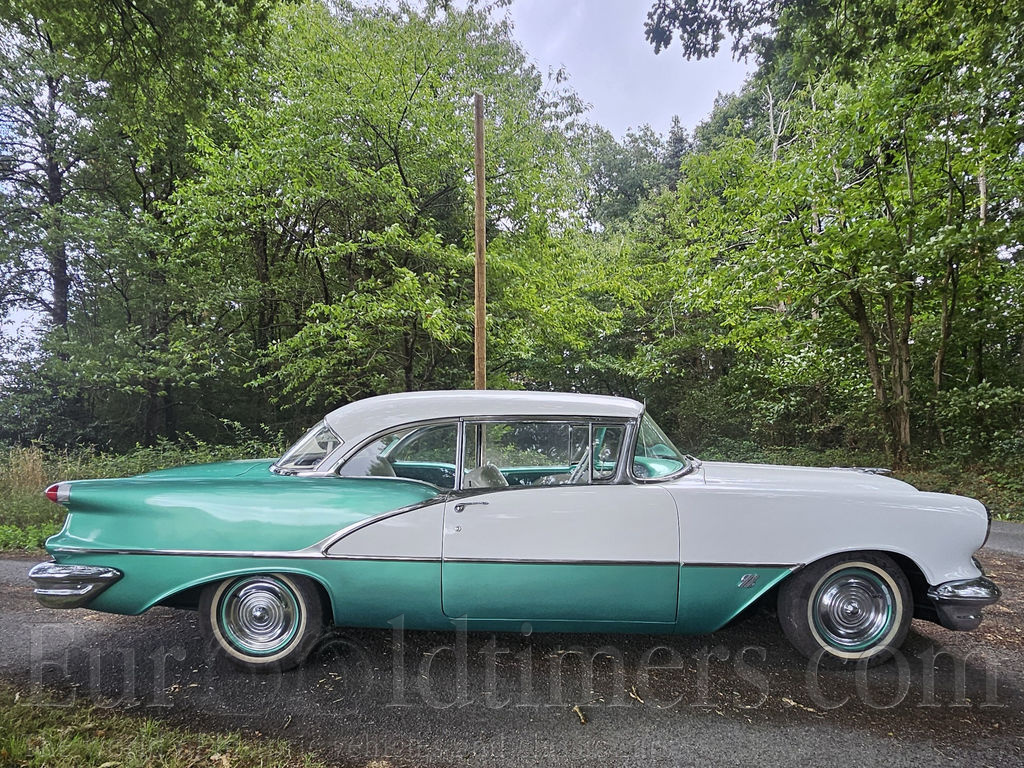 Oldsmobile Super “88“ Holiday Coupe