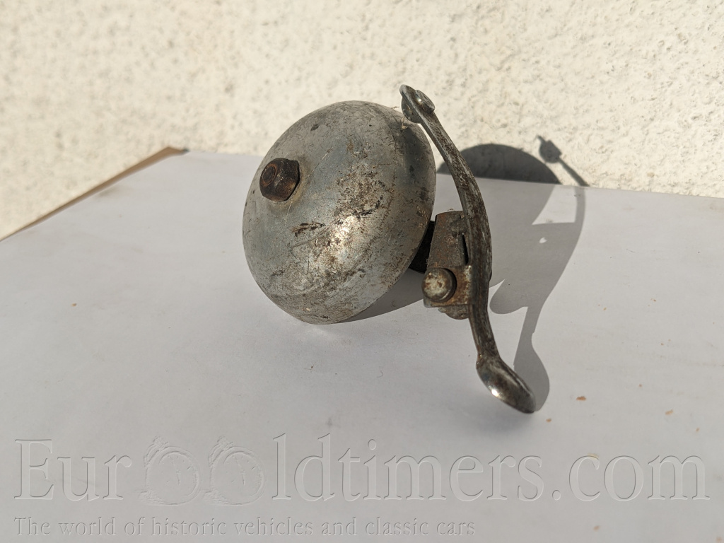 Pěkný zvonek s venkovním ovládáním 