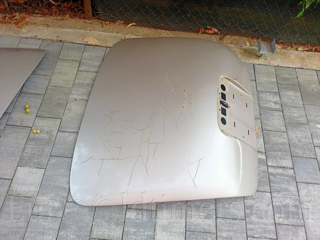 Víko kufru z  Jaguaru S-type