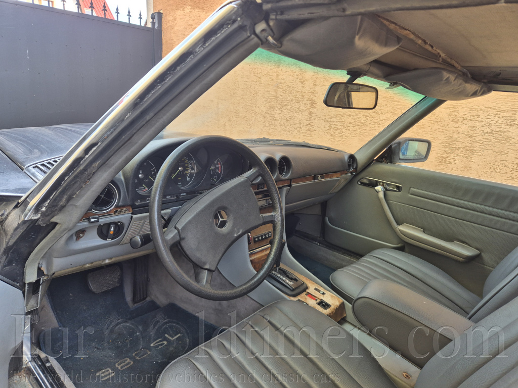 Mercedes Benz SL380 W107