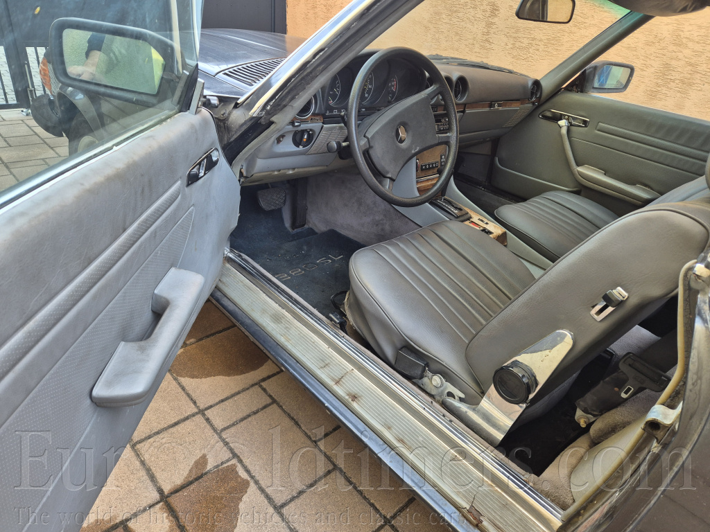 Mercedes Benz SL380 W107