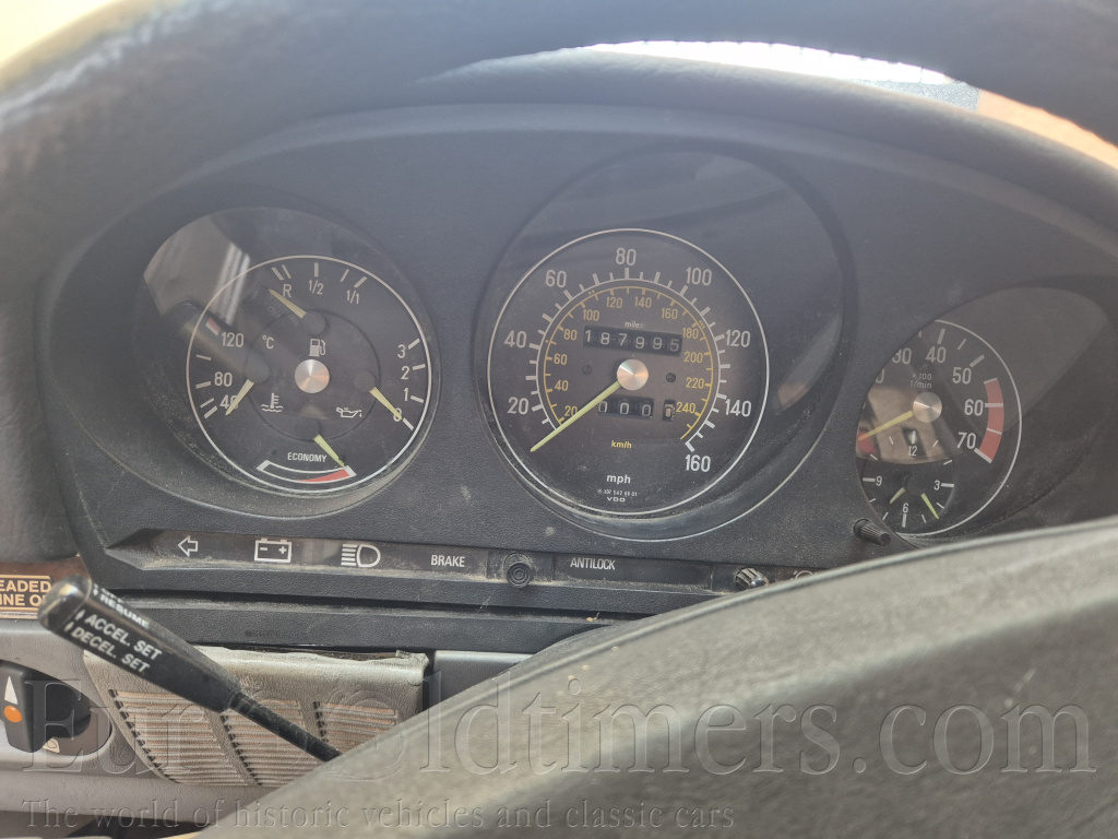 Mercedes Benz SL380 W107