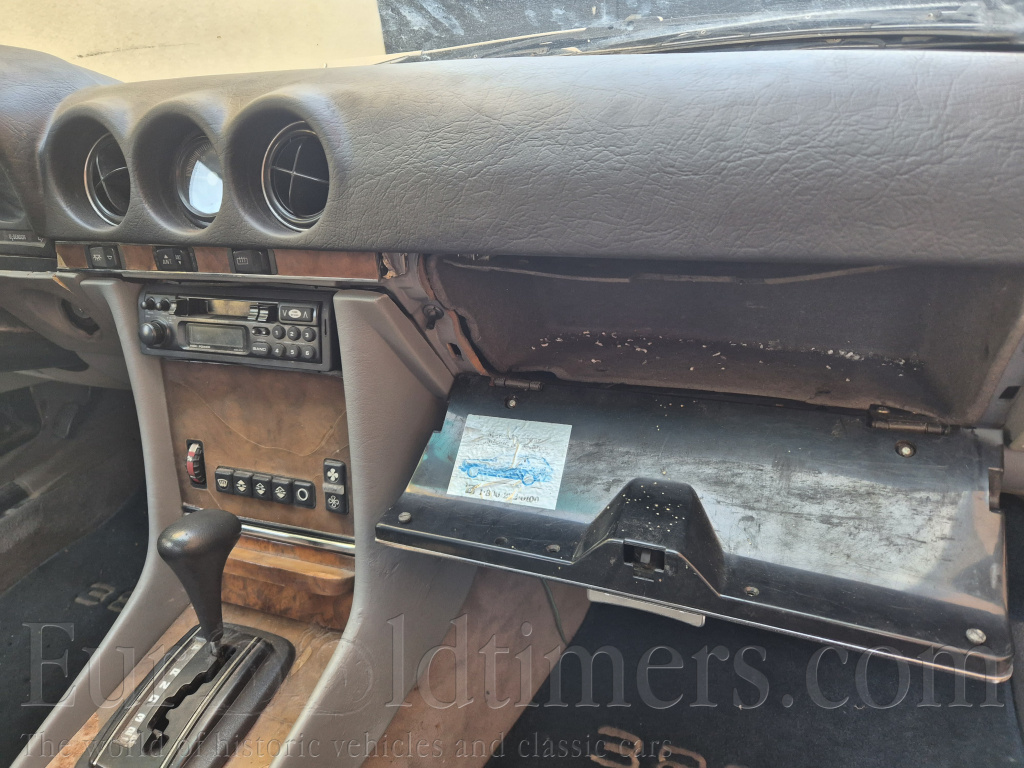 Mercedes Benz SL380 W107