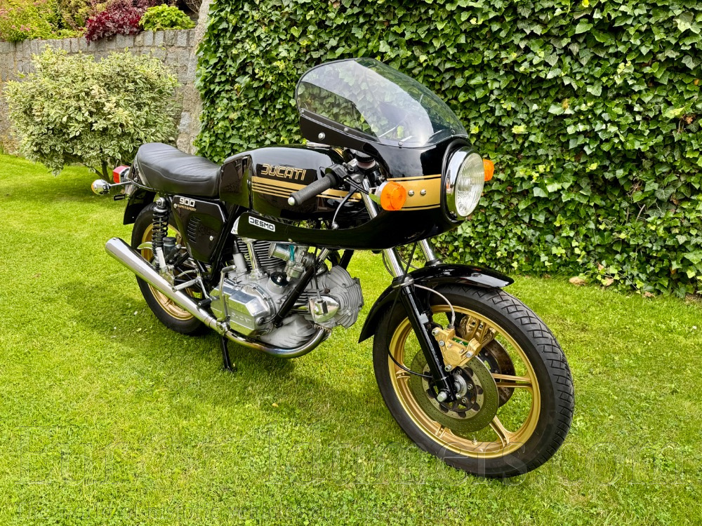 Ducati 900SS