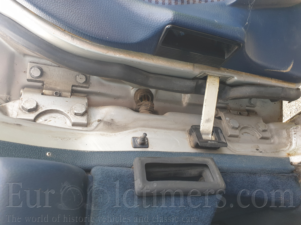 Mercedes-Benz 280SE W116 Stříbrná