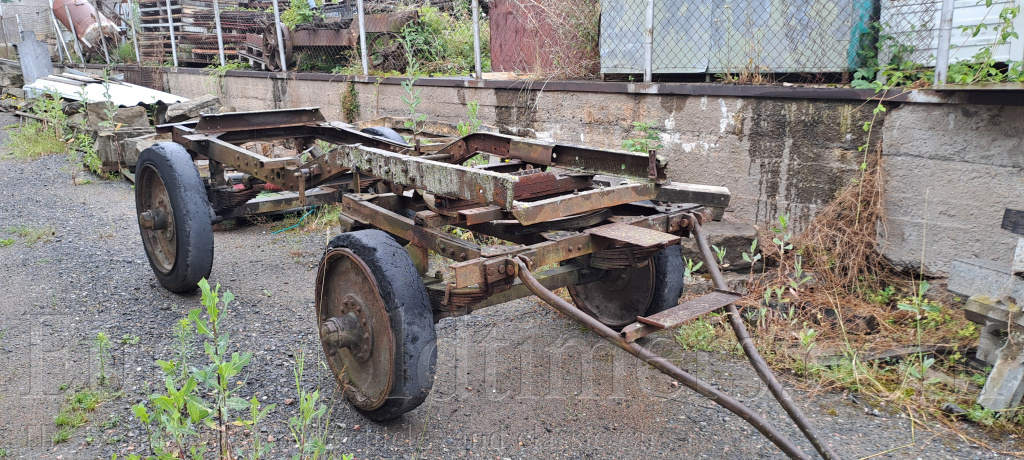 Podvozek na těžký dělový vlek