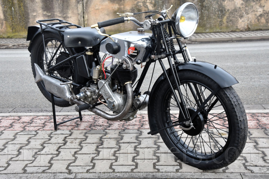 Předválečná třistapadesátka Magnat Debon