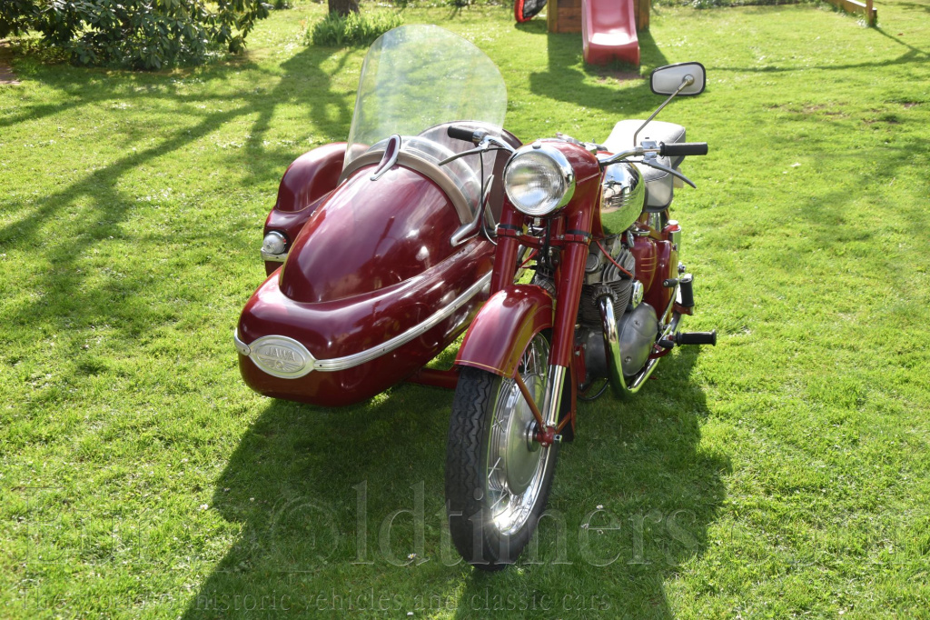 Jawa 500 OHC 02 se sidecarem Velorex