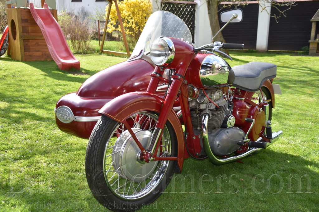 Jawa 500 OHC 02 se sidecarem Velorex