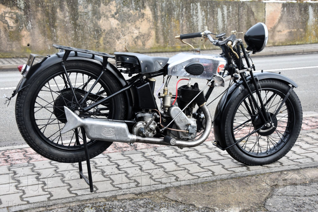 Předválečná třistapadesátka Magnat Debon