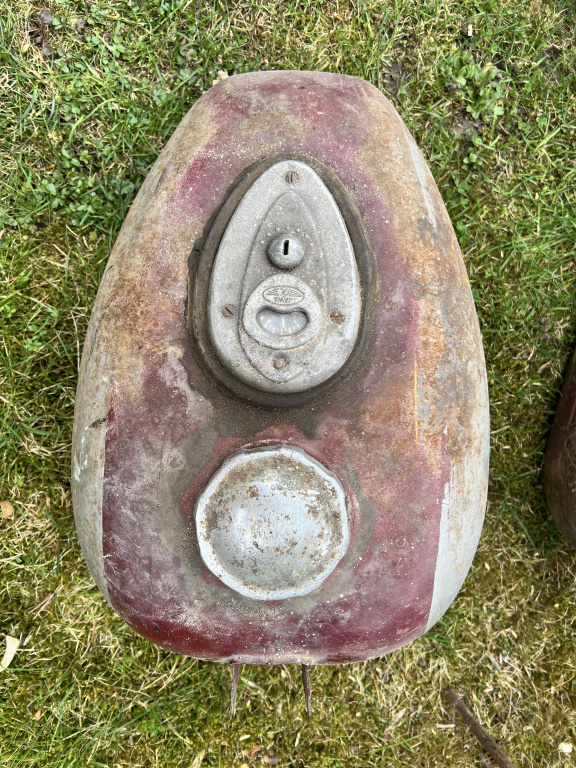 Jawa Pérák + Pionýr – nádrž, rám, motor