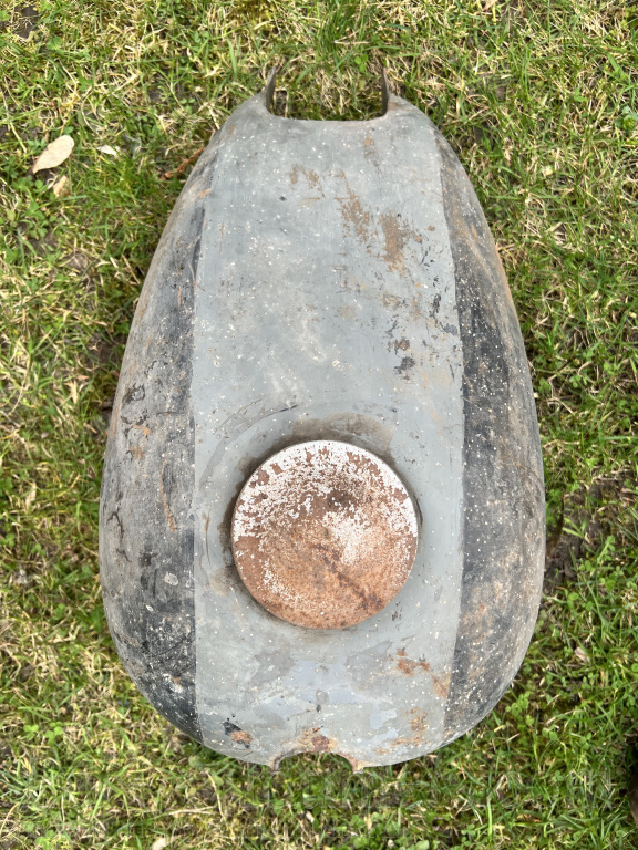 Jawa Pérák + Pionýr – nádrž, rám, motor