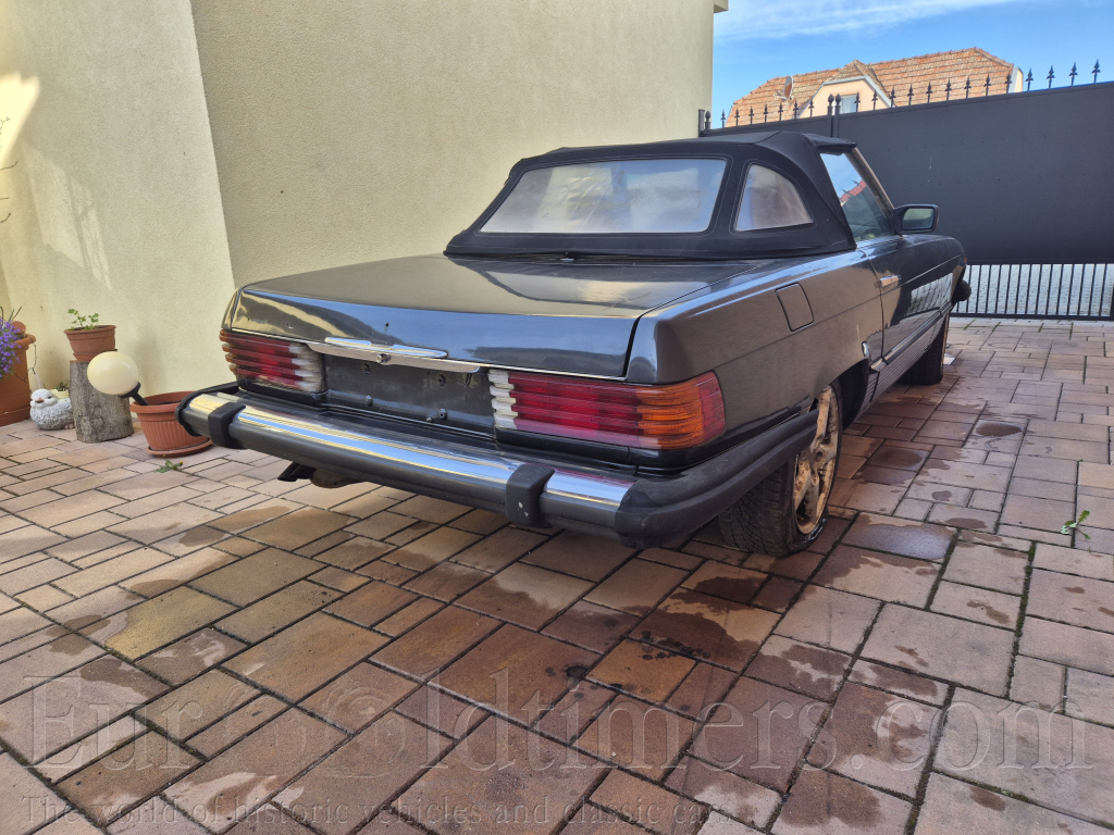 Mercedes Benz SL380 W107