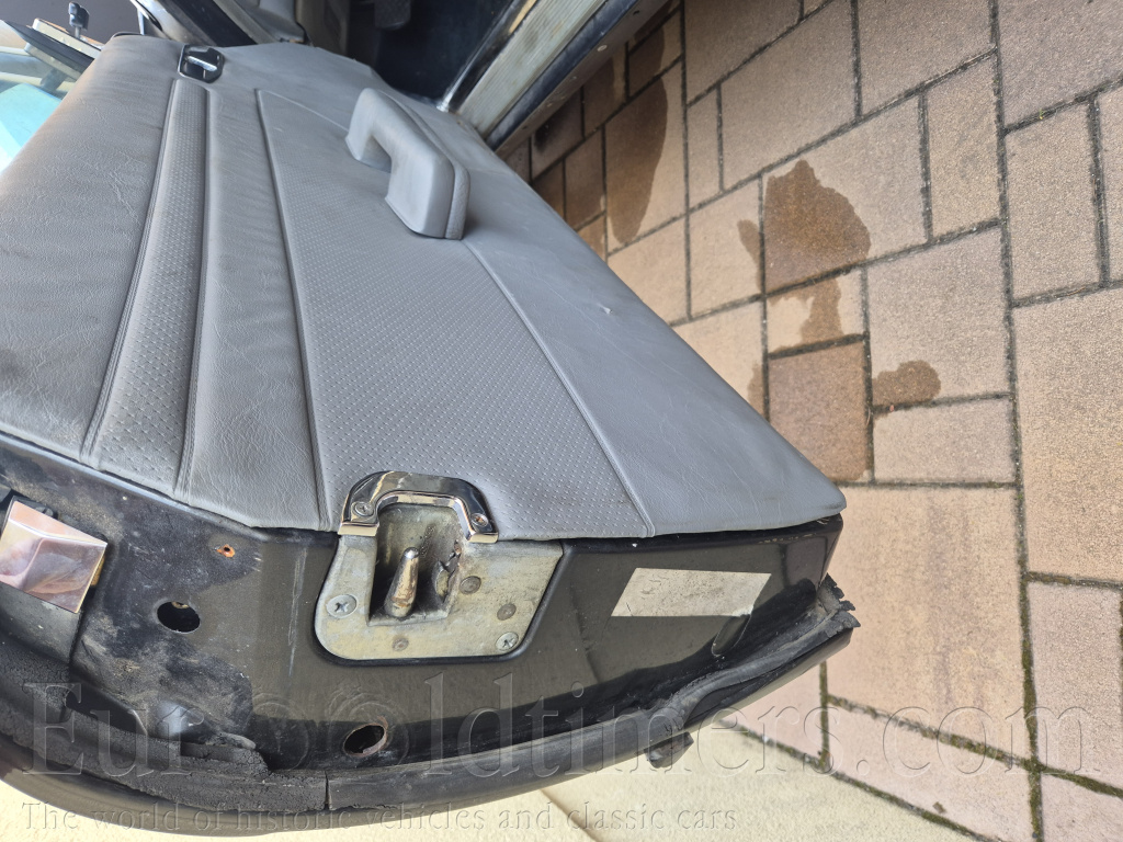 Mercedes Benz SL380 W107