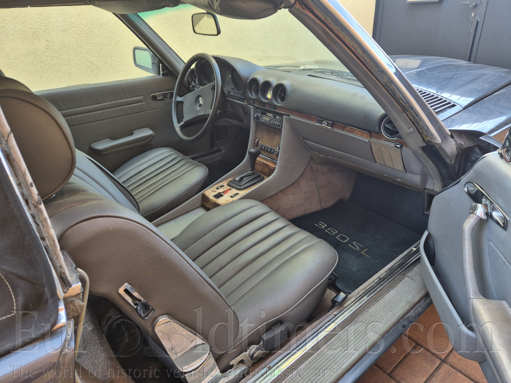 Mercedes Benz SL380 W107