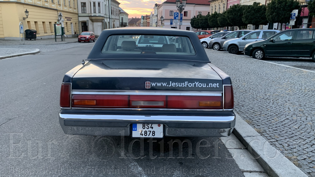LINCOLN TOWN CAR V8 5L 