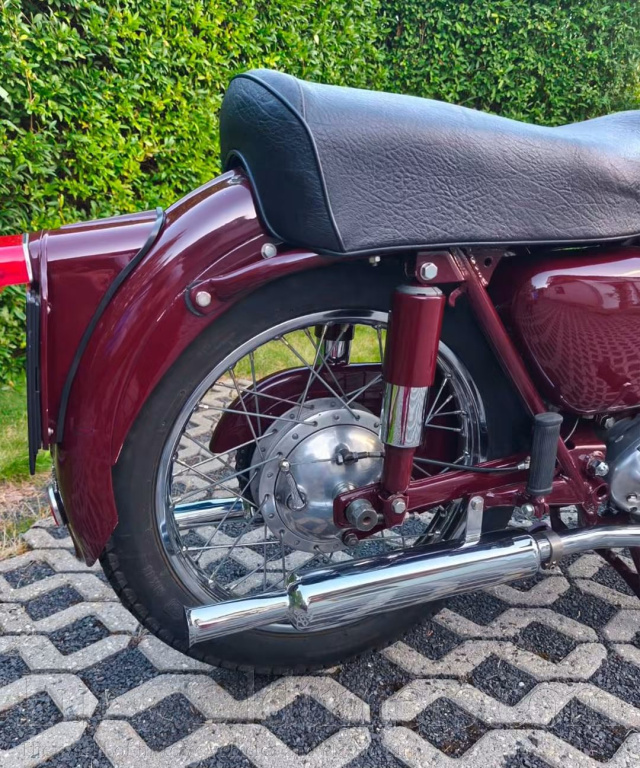 Ariel Huntmaster 650