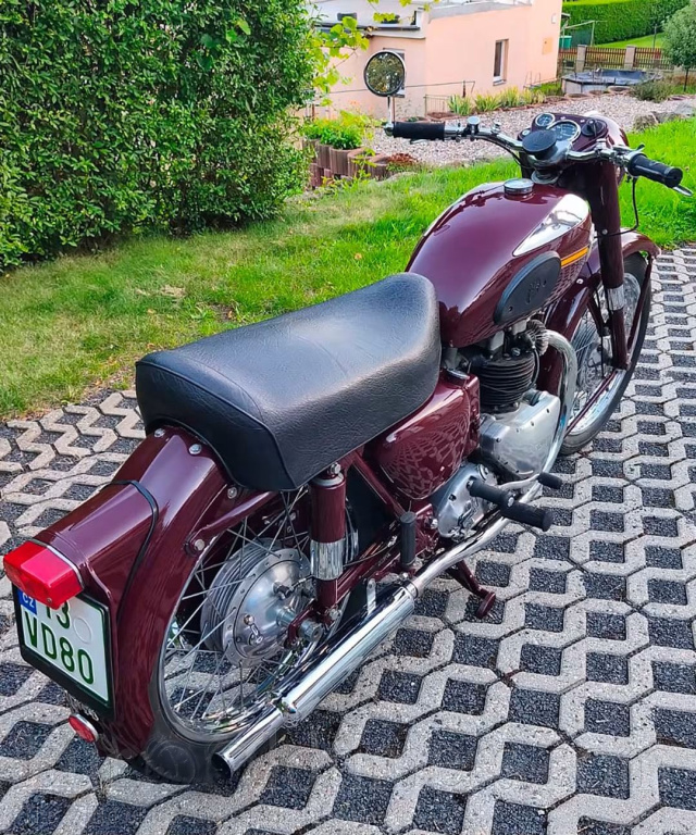 Ariel Huntmaster 650