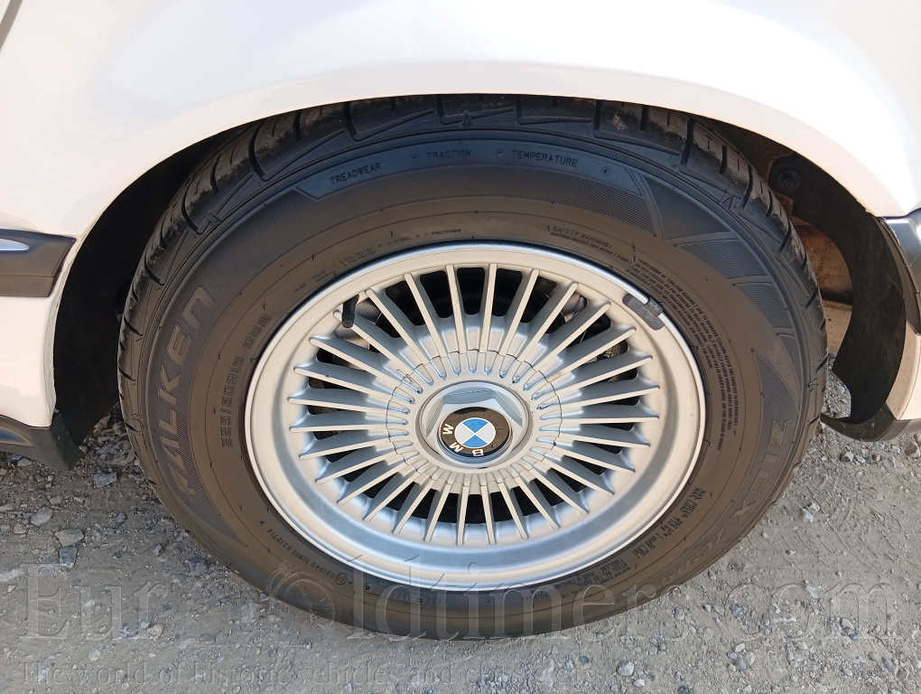BMW e32 730i