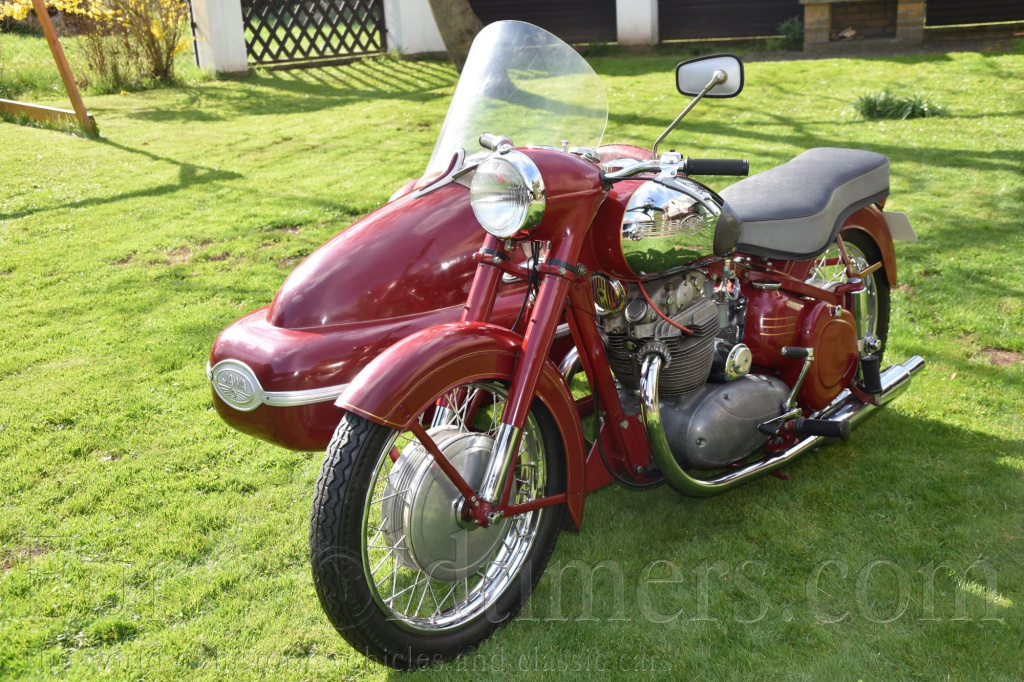 Jawa 500 OHC 02 se sidecarem Velorex