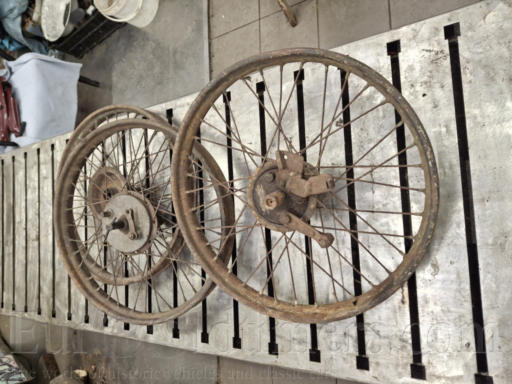 Díly na předválečné moto