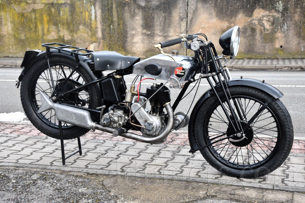 Předválečná třistapadesátka Magnat Debon