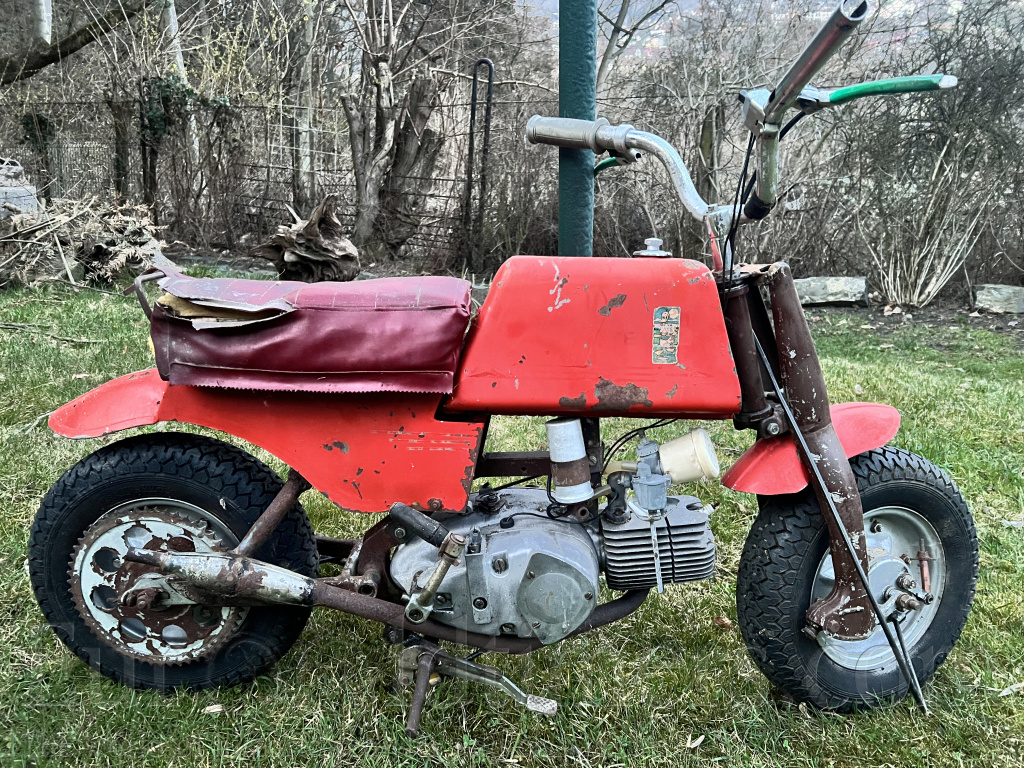 Jawa Pérák + Pionýr – nádrž, rám, motor