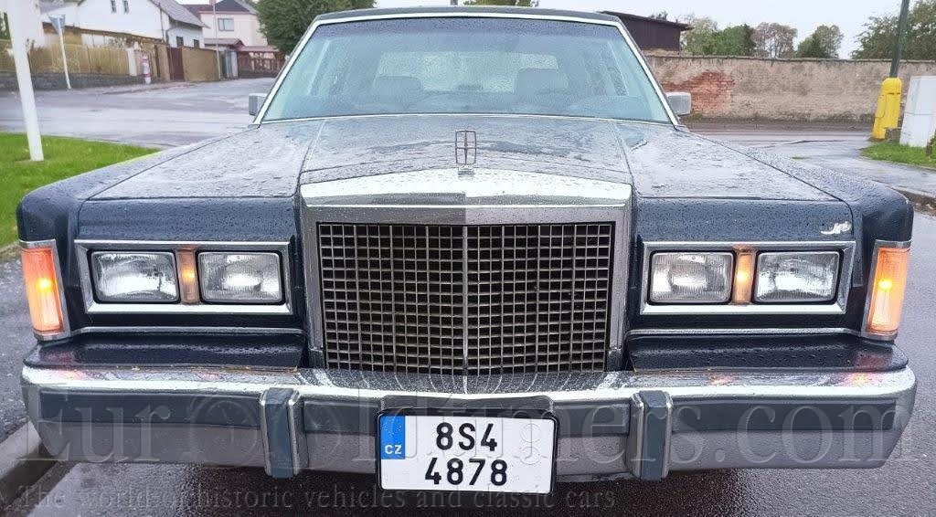 LINCOLN TOWN CAR V8 5L 